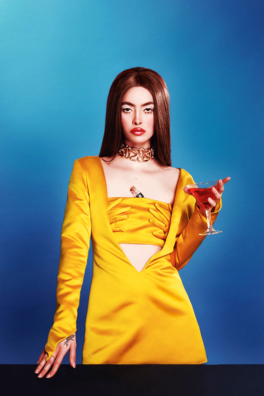 Top Amarelo Mãos