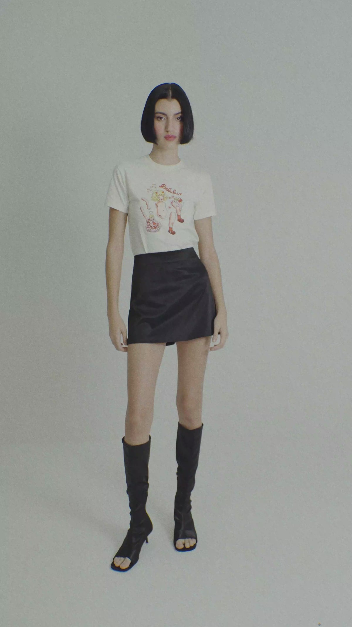 Baby Tee Delulu